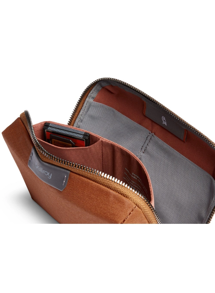 Skrzynkazdrewna „Bellroy Tech Kit Compact“ – mobiliųjų priedų organizatorius (bronzos spalvos)