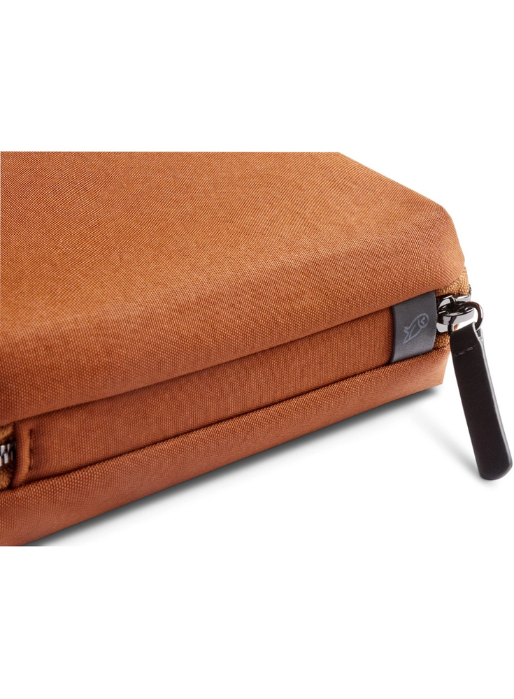 Skrzynkazdrewna „Bellroy Tech Kit Compact“ – mobiliųjų priedų organizatorius (bronzos spalvos)