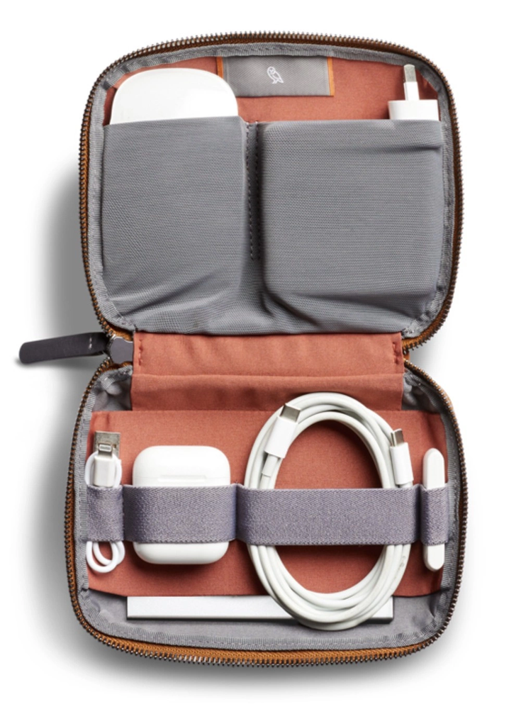 Skrzynkazdrewna „Bellroy Tech Kit Compact“ – mobiliųjų priedų organizatorius (bronzos spalvos)