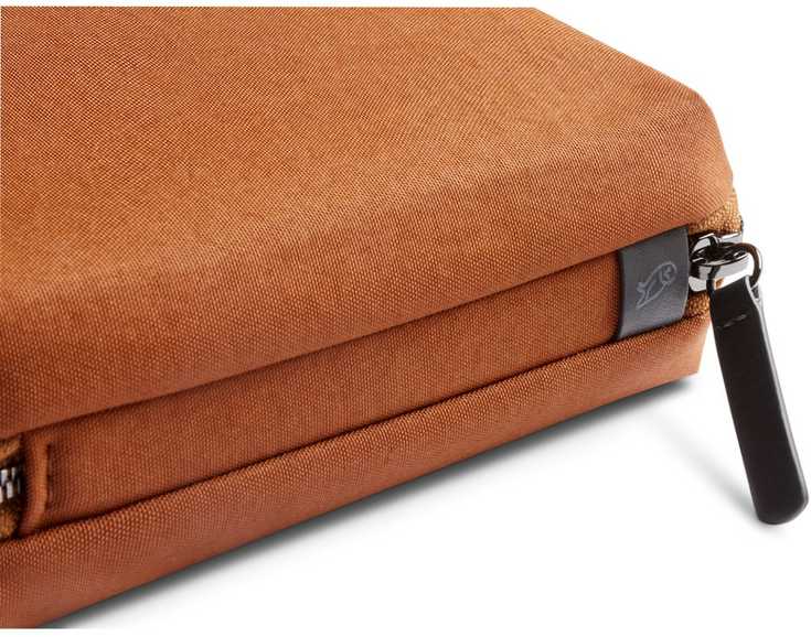 Skrzynkazdrewna „Bellroy Tech Kit Compact“ – mobiliųjų priedų organizatorius (bronzos spalvos)