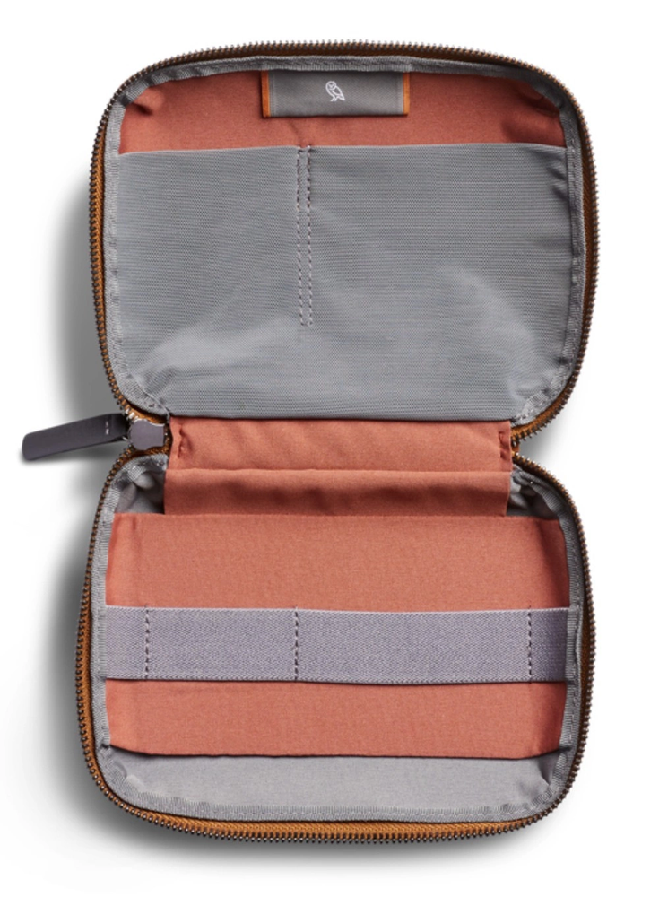 Skrzynkazdrewna „Bellroy Tech Kit Compact“ – mobiliųjų priedų organizatorius (bronzos spalvos)