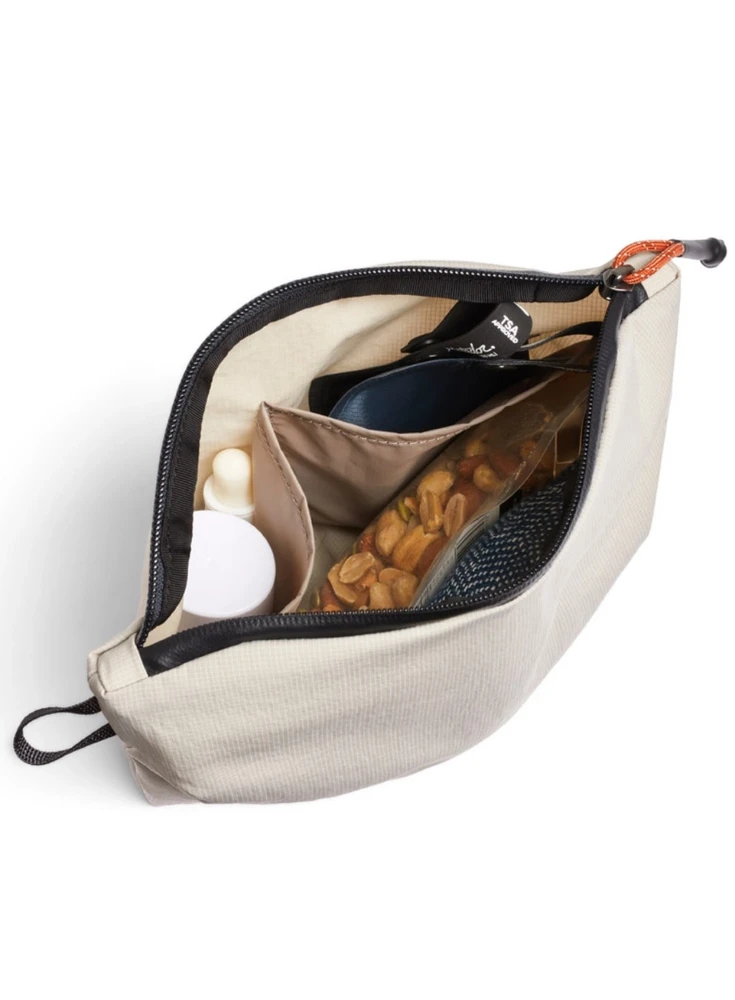 Cometic „Bellroy Lite Pouch Duo“ – dviejų kelionių organizatorių rinkinys (18 cm x 27 cm x 1,5 cm ir 8 cm x 23 cm x 6 cm) (pelenų spalvos)