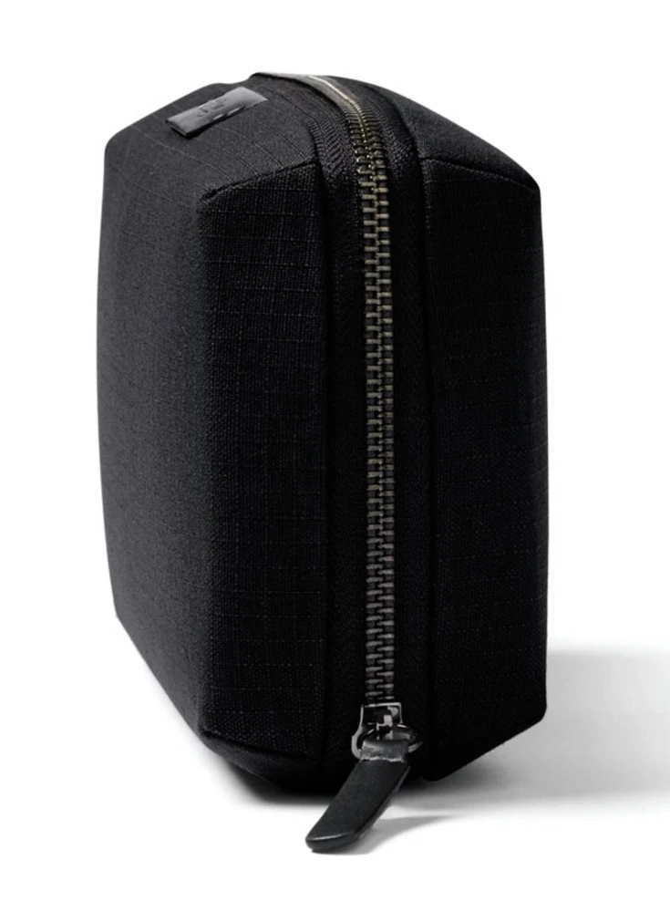 „Bellroy Tech Kit“ – mobiliųjų priedų organizatorius (juodas)