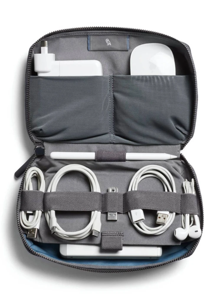 „Bellroy Tech Kit“ – mobiliųjų priedų organizatorius (juodas)