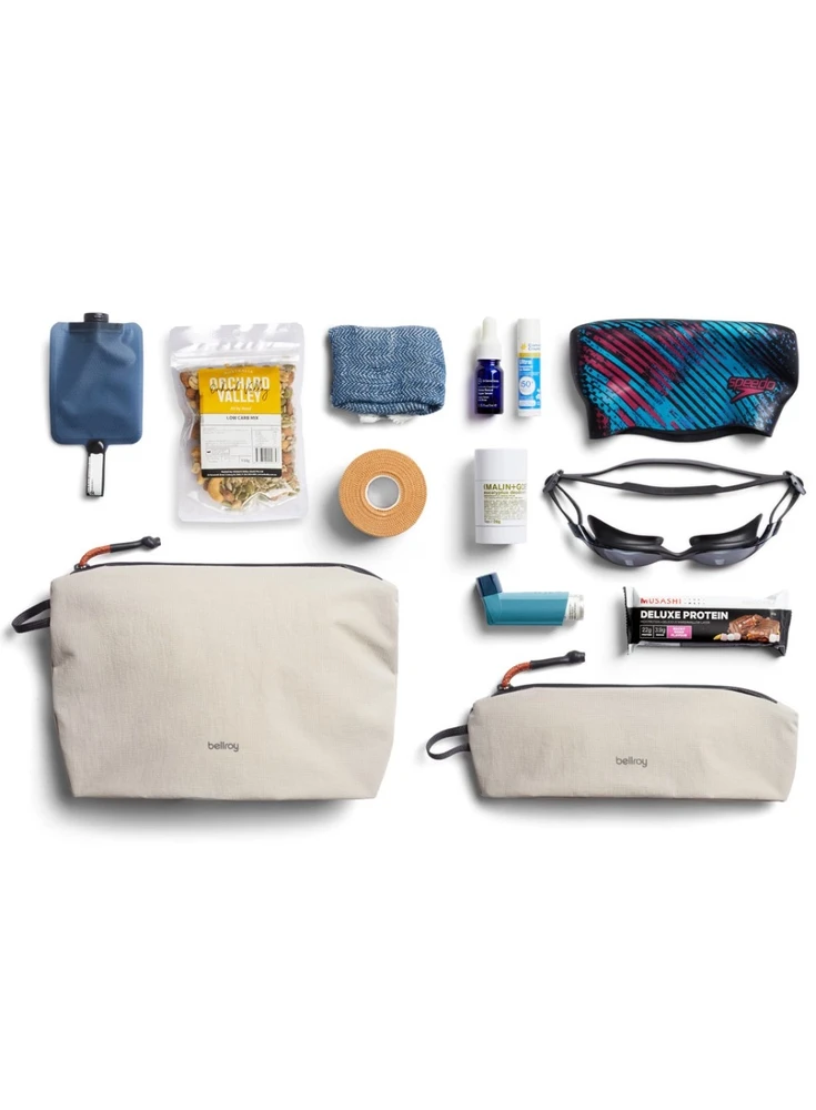 Cometic „Bellroy Lite Pouch Duo“ – dviejų kelionių organizatorių rinkinys (18 cm x 27 cm x 1,5 cm ir 8 cm x 23 cm x 6 cm) (pelenų spalvos)