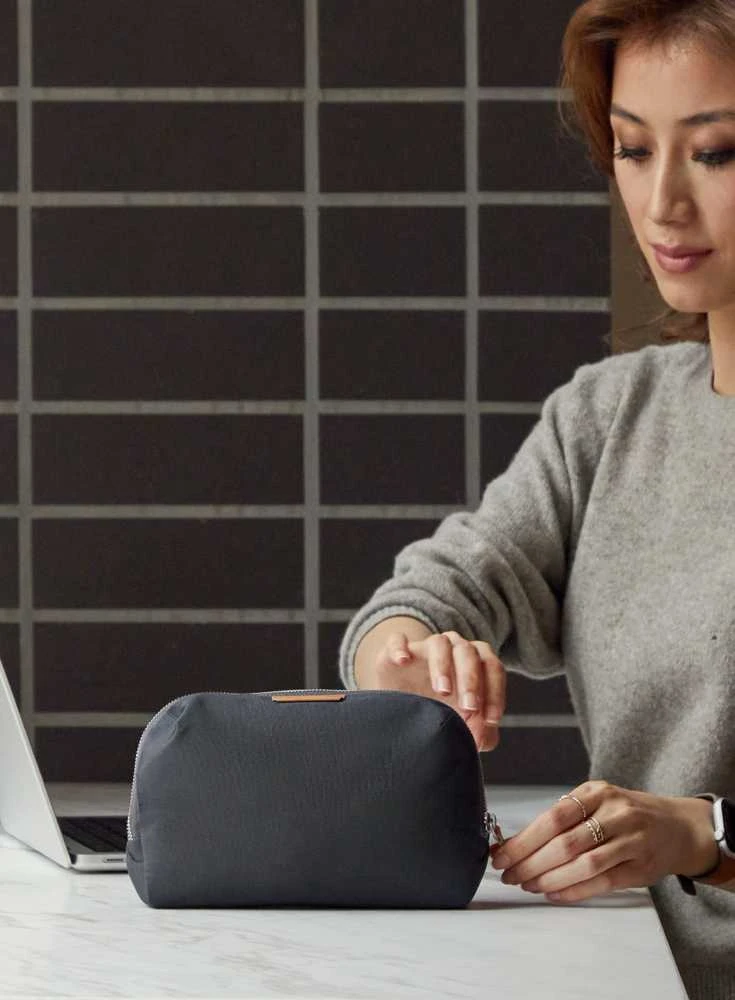 Bellroy Desk Caddy - organizer na priedai mobilne (slate)