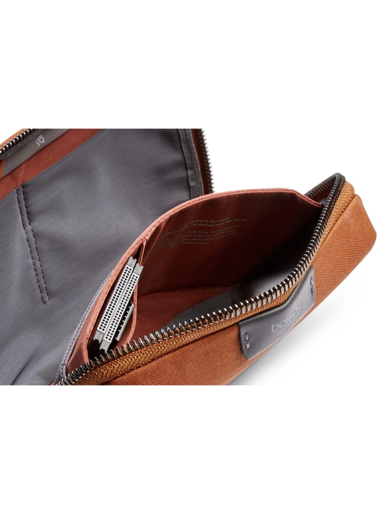 Skrzynkazdrewna „Bellroy Tech Kit Compact“ – mobiliųjų priedų organizatorius (bronzos spalvos)