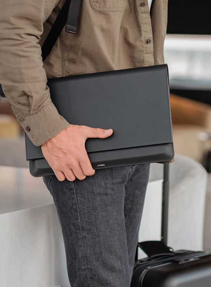 „Orbitkey“ – hibridinis nešiojamojo kompiuterio dėklas – juodas