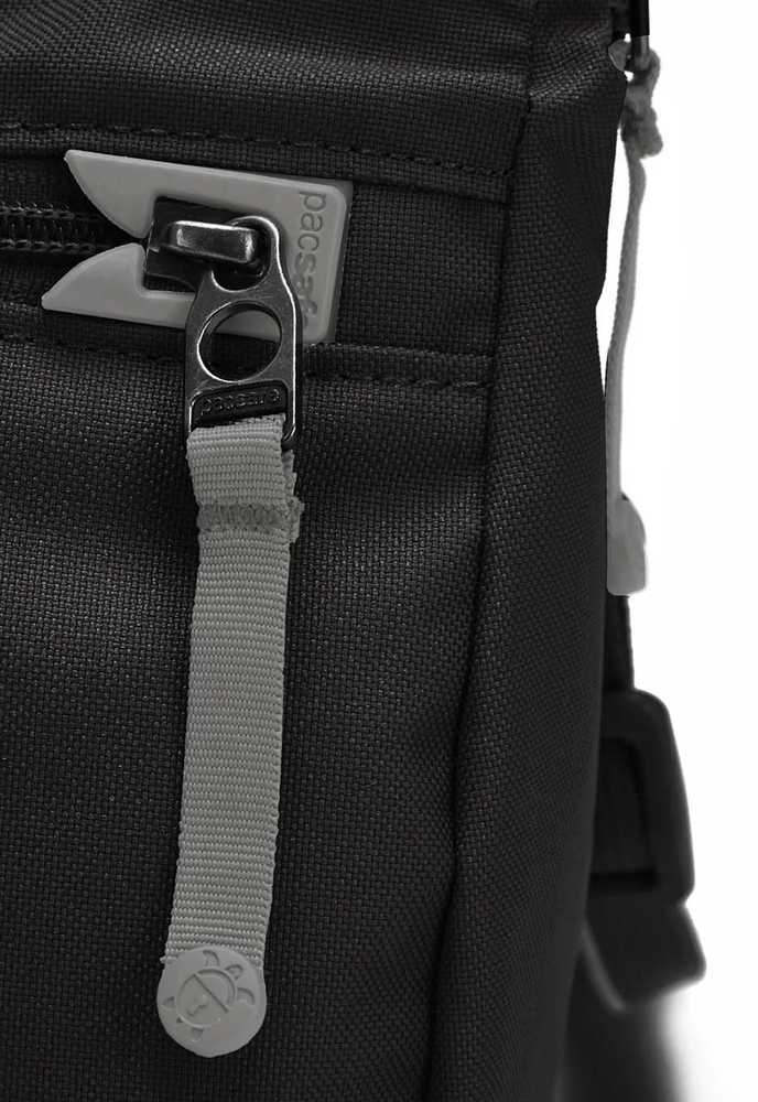 Pacsafe GO Saddle Crossbody juoda
