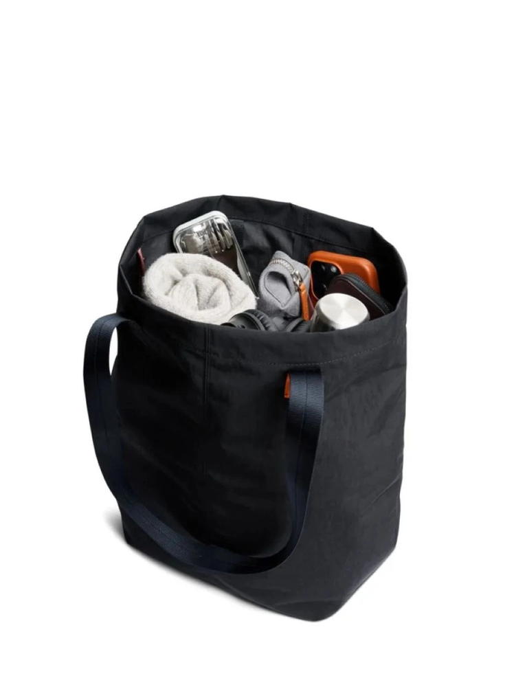 Bellroy City Tote - torba na ramię 10L (juodas)