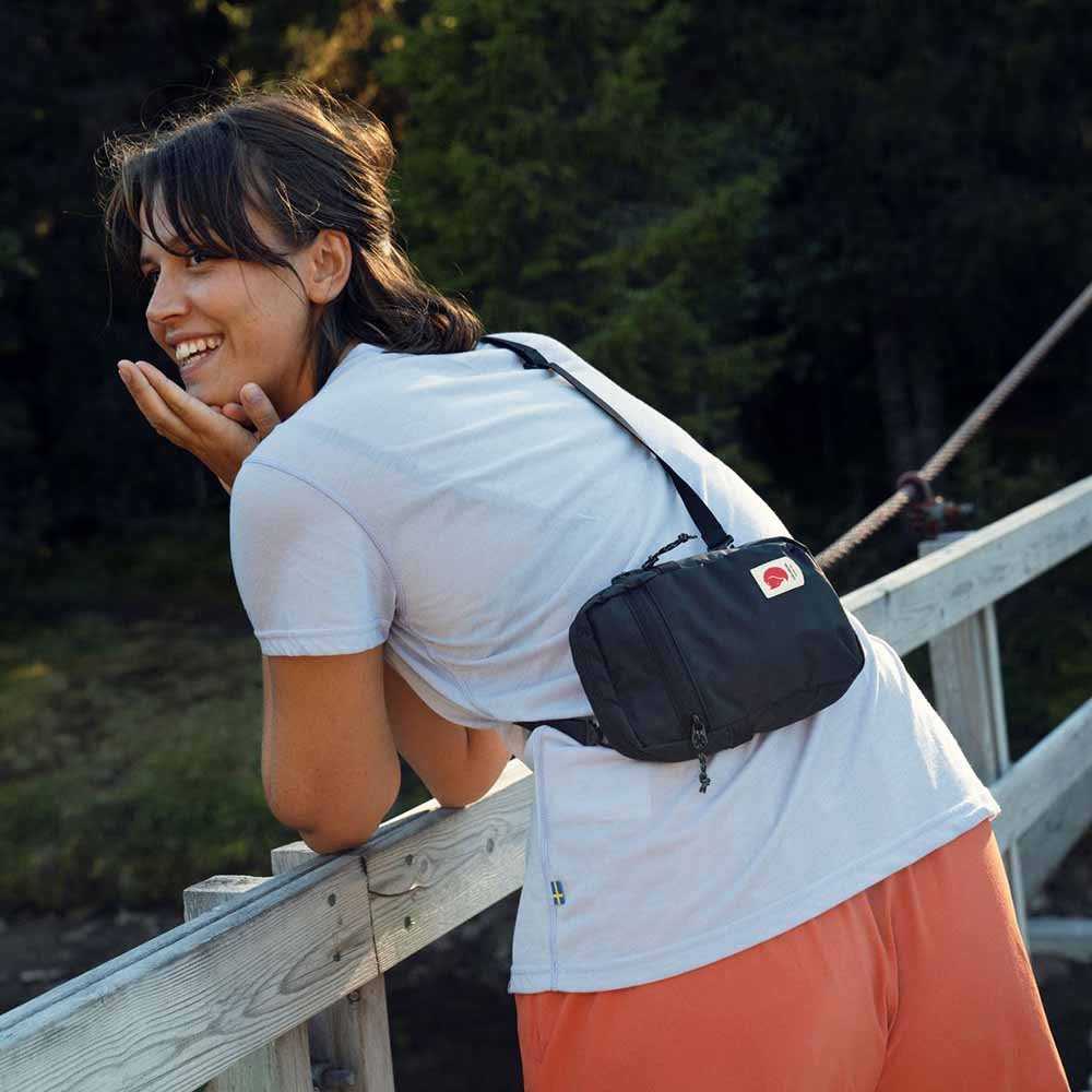 Carruzzo Fjällräven High Coast Pocket Poliamidas Juoda Unisekso stiliaus Ant peties nešiojama rankinė