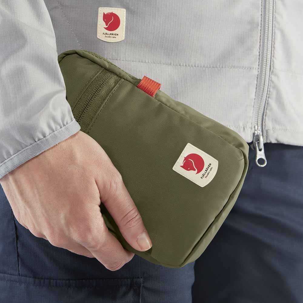 Carruzzo Fjällräven High Coast Pocket Poliamidas Juoda Unisekso stiliaus Ant peties nešiojama rankinė