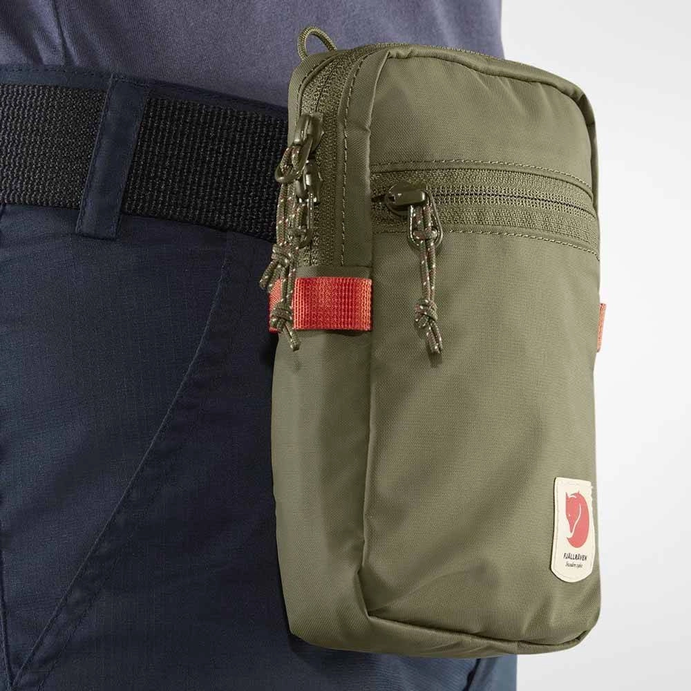 Carruzzo Fjällräven High Coast Pocket Poliamidas Juoda Unisekso stiliaus Ant peties nešiojama rankinė