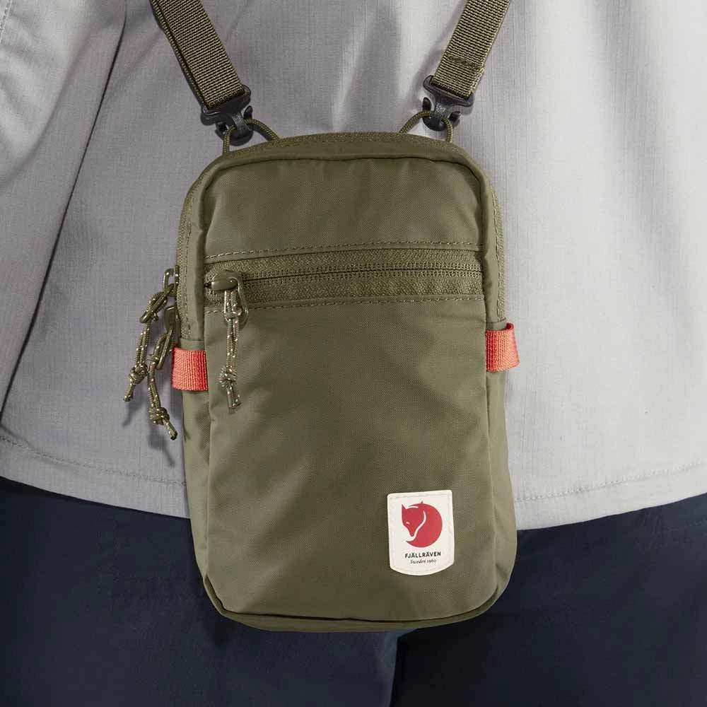 Carruzzo Fjällräven High Coast Pocket Poliamidas Juoda Unisekso stiliaus Ant peties nešiojama rankinė