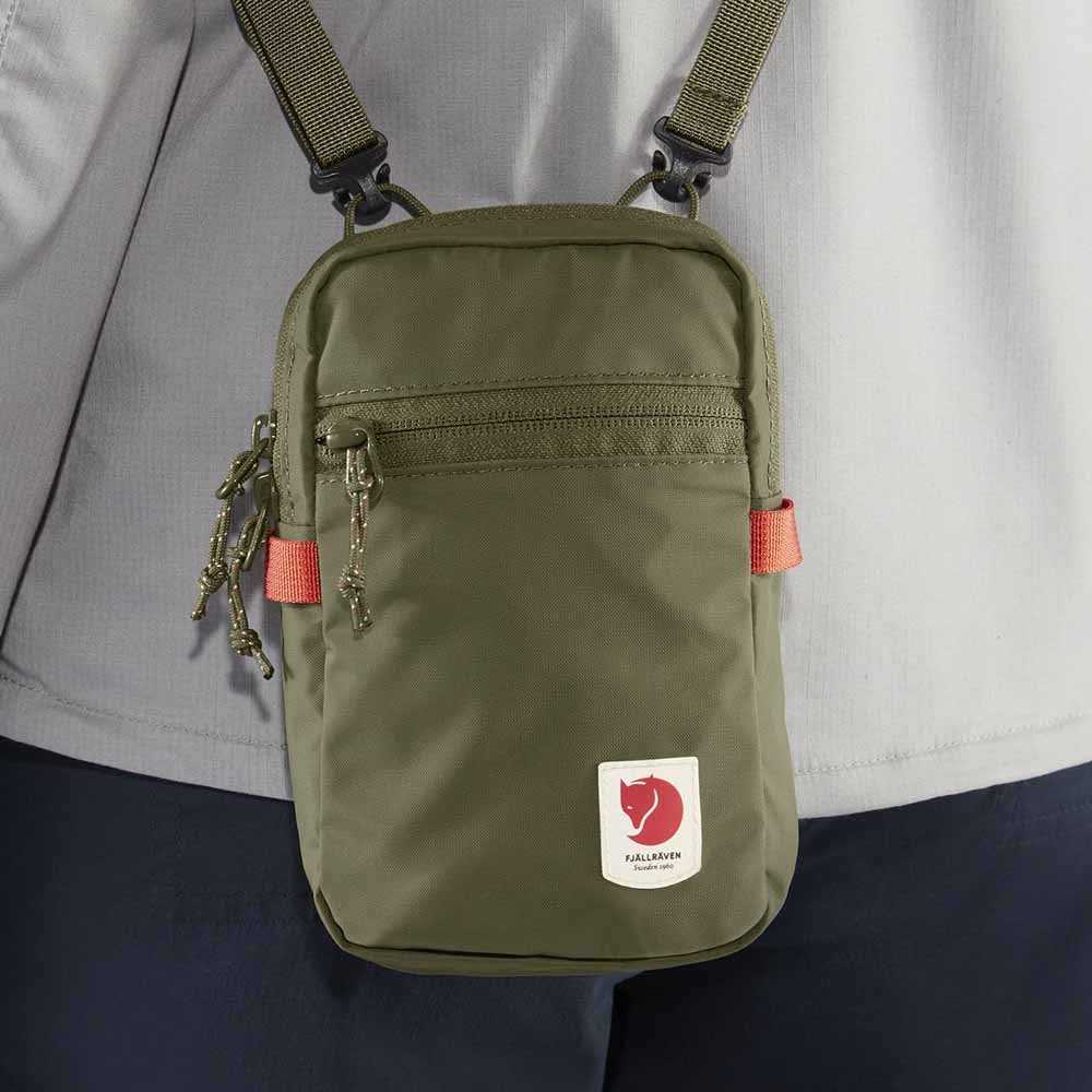 Carruzzo Fjällräven High Coast Pocket Poliamidas Juoda Unisekso stiliaus Ant peties nešiojama rankinė