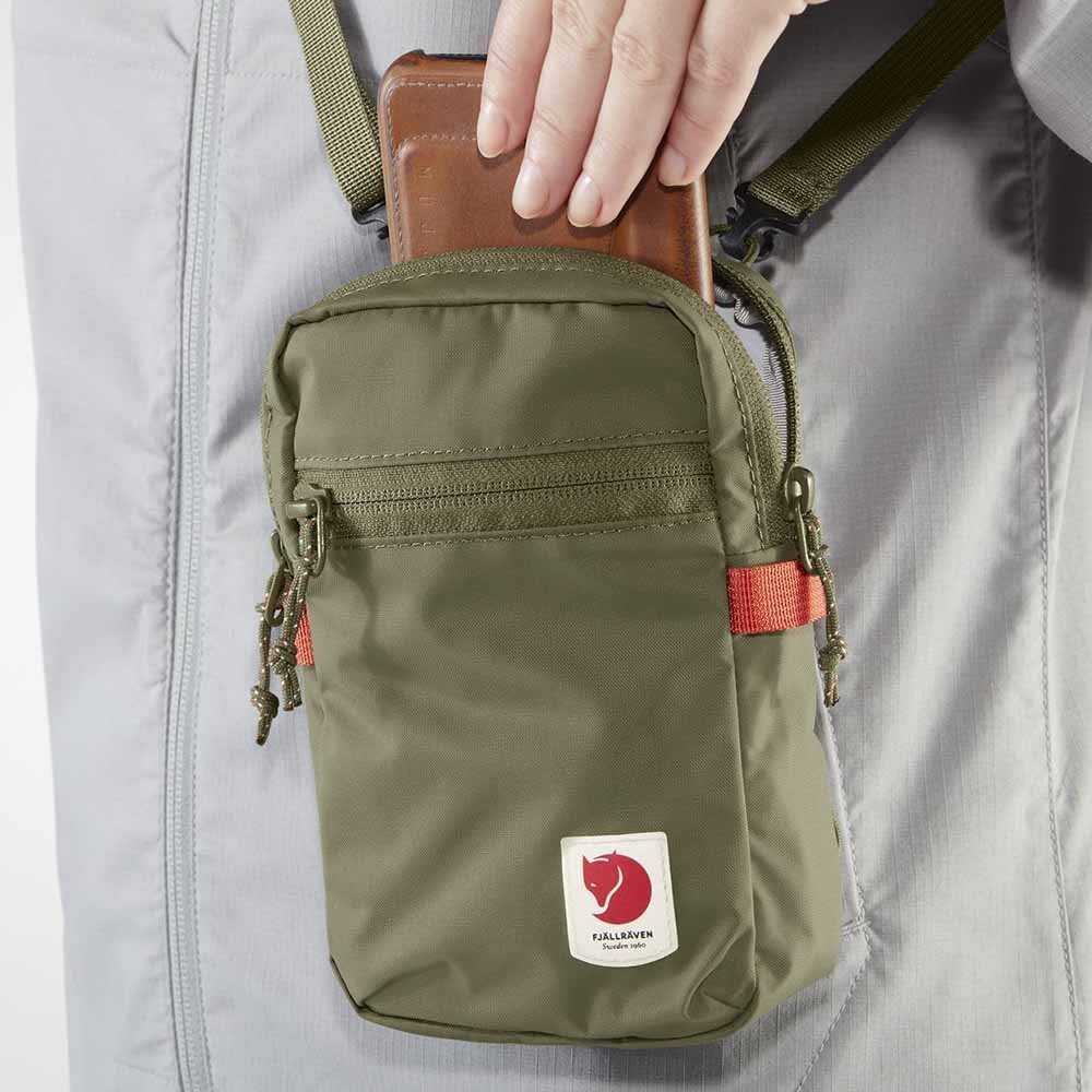 Carruzzo Fjällräven High Coast Pocket Poliamidas Juoda Unisekso stiliaus Ant peties nešiojama rankinė