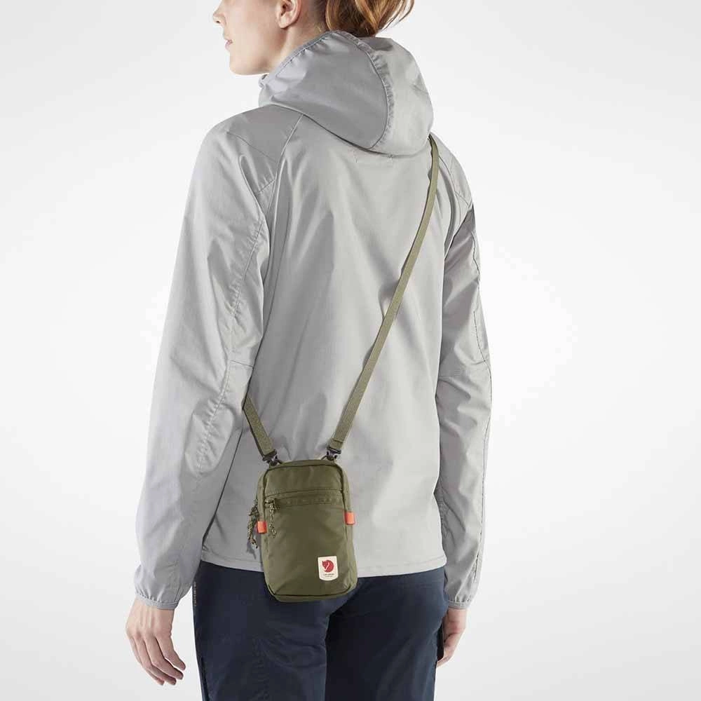 Carruzzo Fjällräven High Coast Pocket Poliamidas Juoda Unisekso stiliaus Ant peties nešiojama rankinė