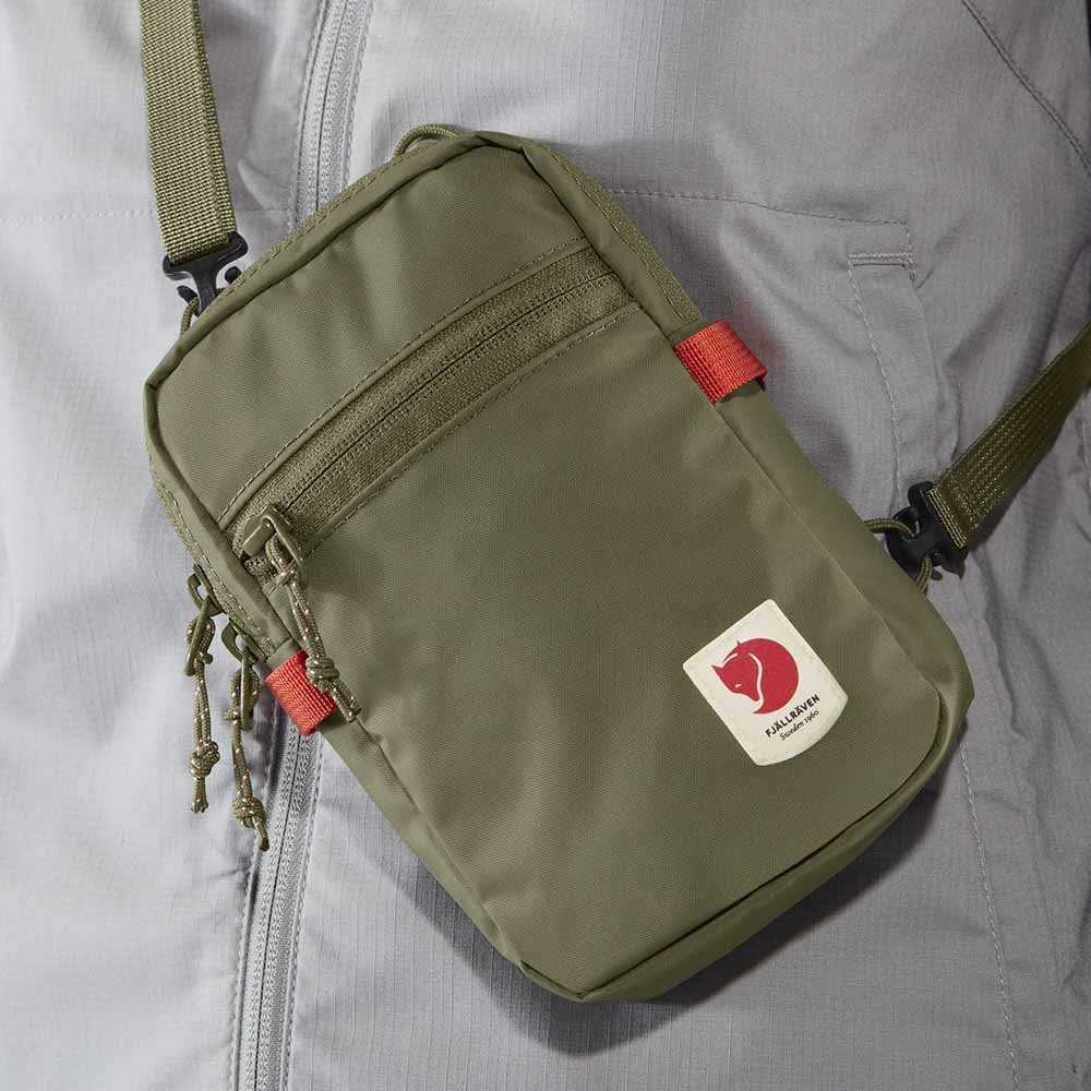 Carruzzo Fjällräven High Coast Pocket Poliamidas Juoda Unisekso stiliaus Ant peties nešiojama rankinė