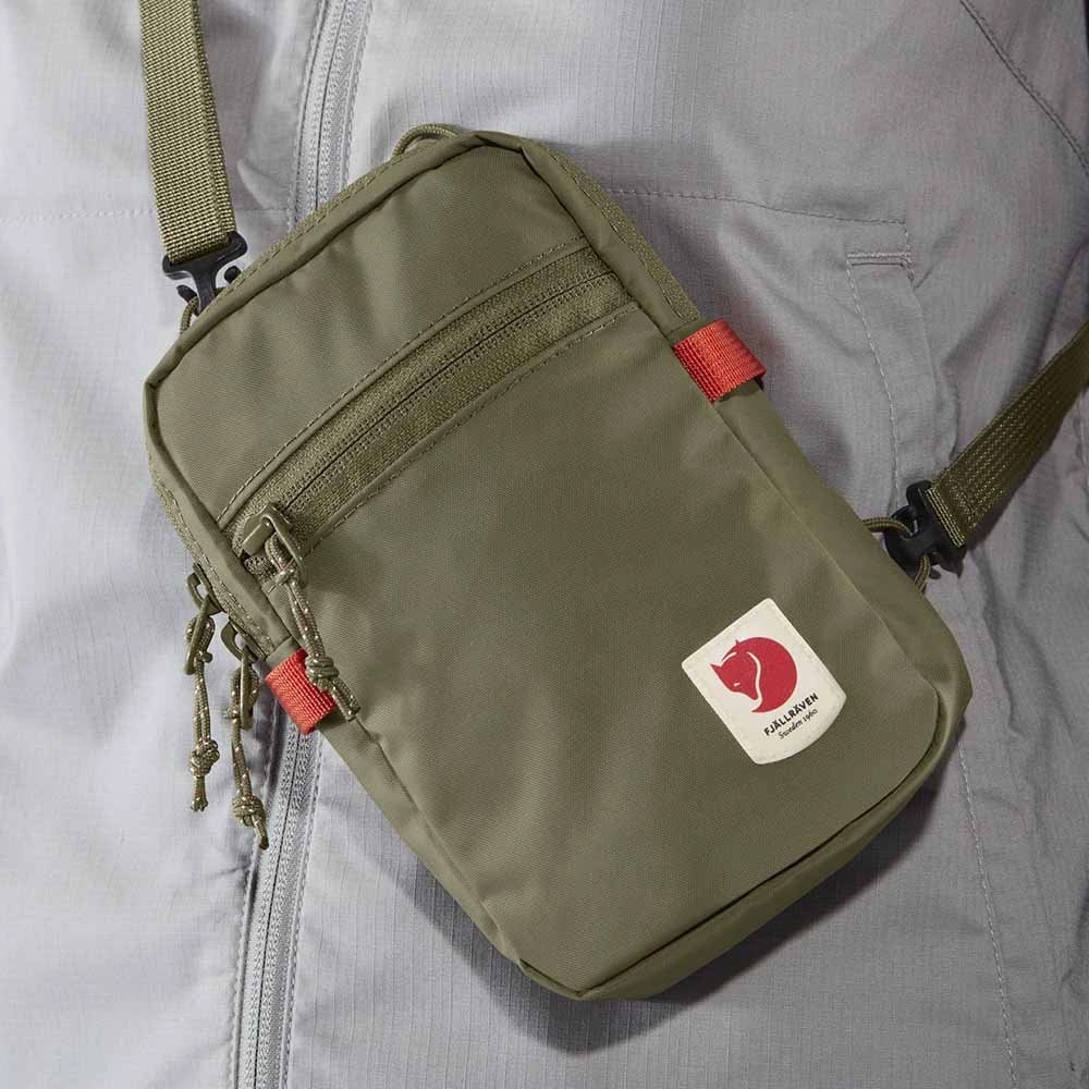 Carruzzo Fjällräven High Coast Pocket Poliamidas Juoda Unisekso stiliaus Ant peties nešiojama rankinė