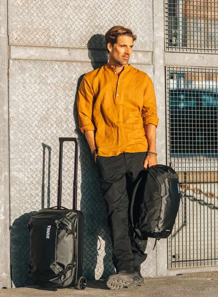 Kelioninis Thule | Carry-on Wheeled Duffel Suitcase, 55cm | Chasm | Luggage | Atsparus vandeniui | Juodas