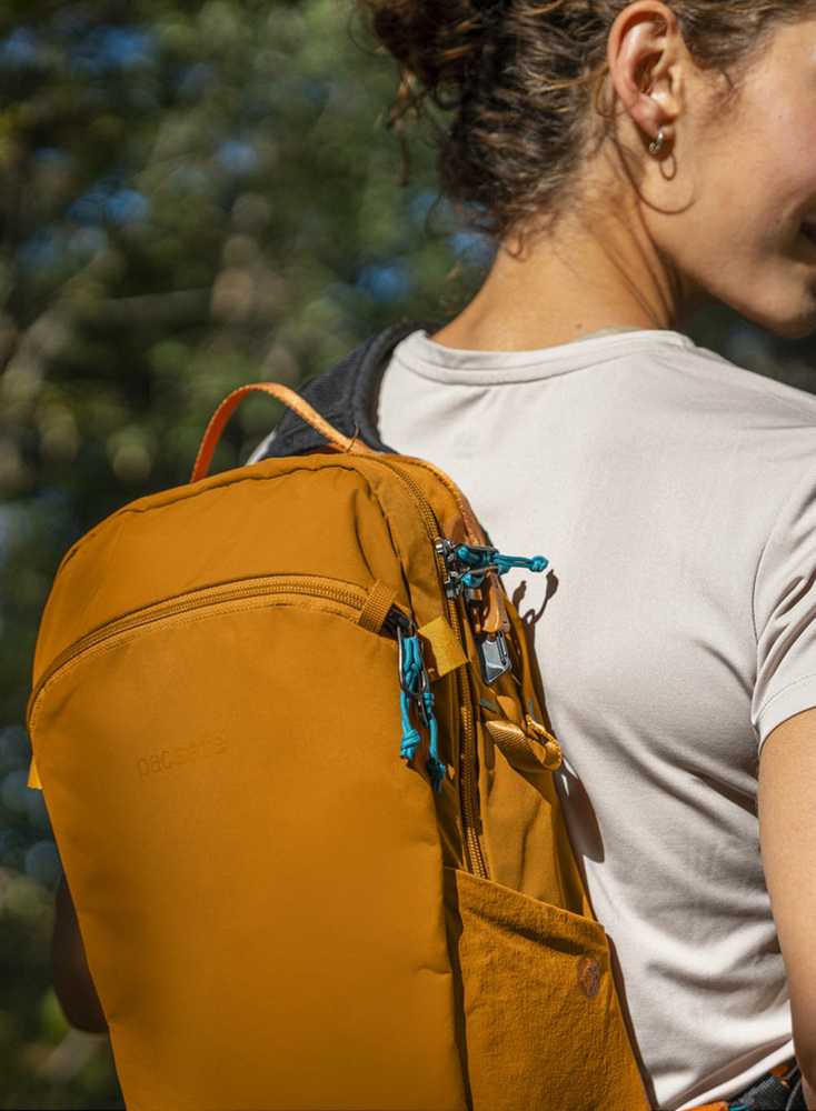 Vienos peties kuprinė, krepšys Pacsafe ECO 12L su RFID apsauga nuo vagysčių, oranžinė spalva