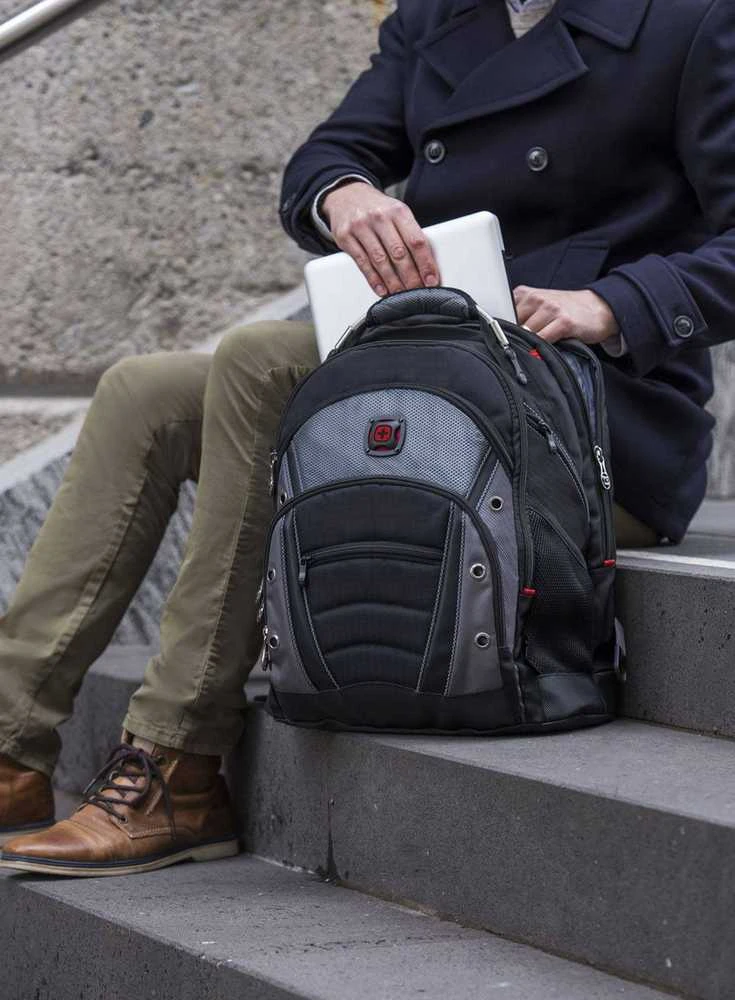 Rucksack for laptop WENGER synergy 600635 (16", juodos spalvos)