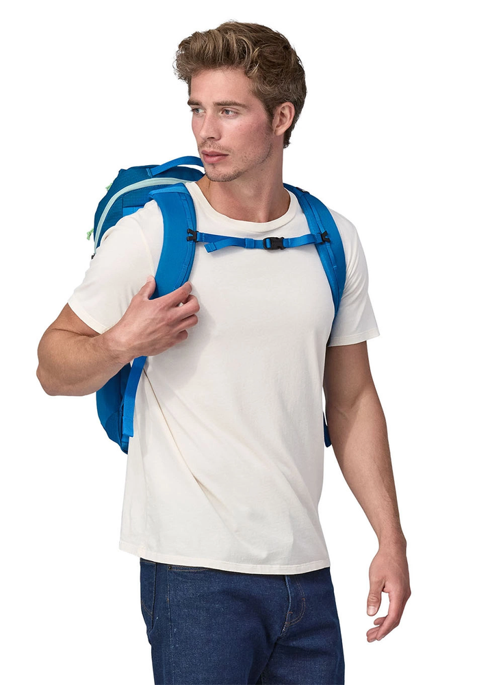 Patagonia Juodas Hole Pack 25 l - tvirtas miesto ir kelionių kuprinė