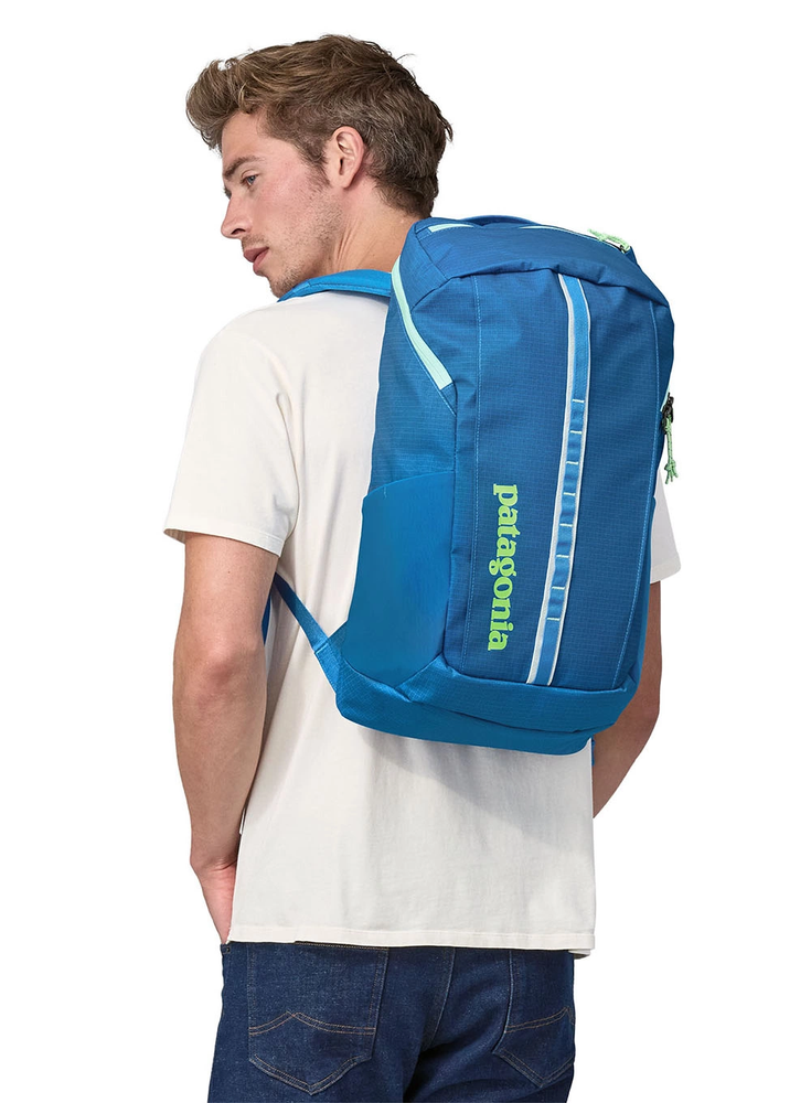 Patagonia Juodas Hole Pack 25 l - tvirtas miesto ir kelionių kuprinė