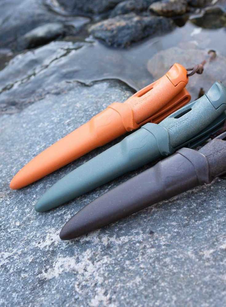 Carruzzo Morakniv "Light My Fire FireKnife" žalios spalvos peilis su akmenukais