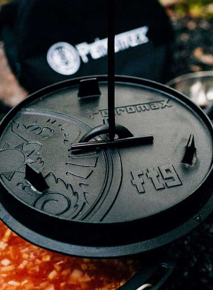 Ketaus Puodas Petromax FT9 (su kojelėmis) 9 l