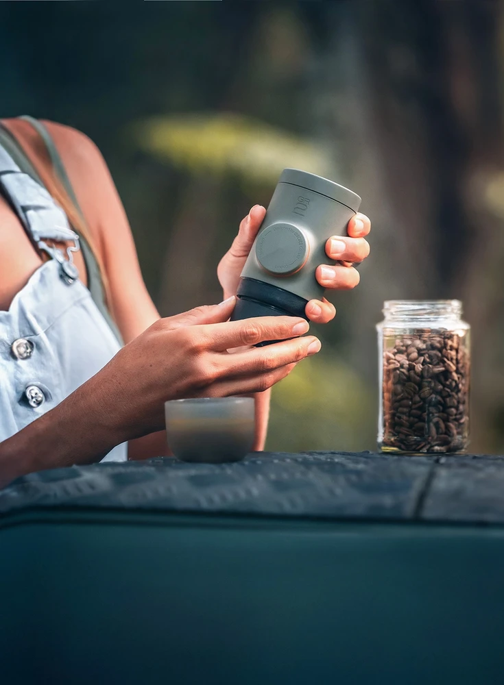 Wacaco Minipresso GR2 nešiojamas espresso aparatas maltai kavai, alyvuogių spalvos