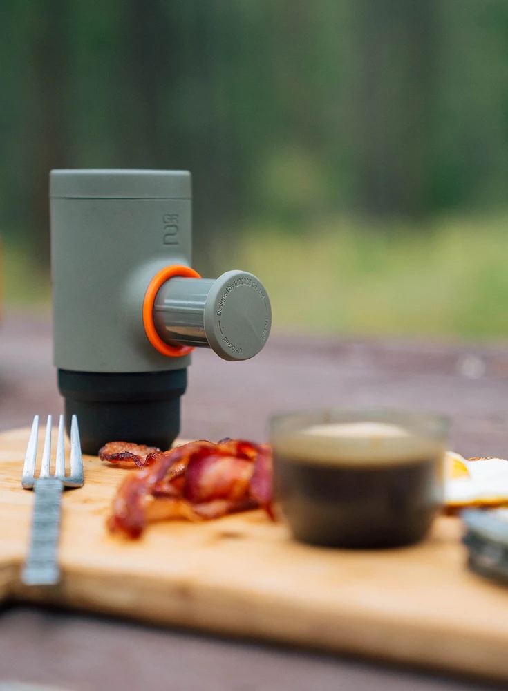 Wacaco Minipresso GR2 nešiojamas espresso aparatas maltai kavai, alyvuogių spalvos