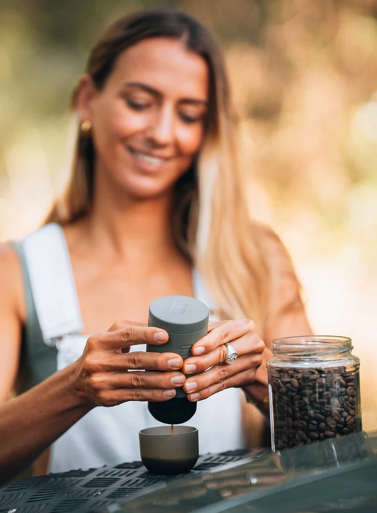 Wacaco Minipresso GR2 nešiojamas espresso aparatas maltai kavai, alyvuogių spalvos