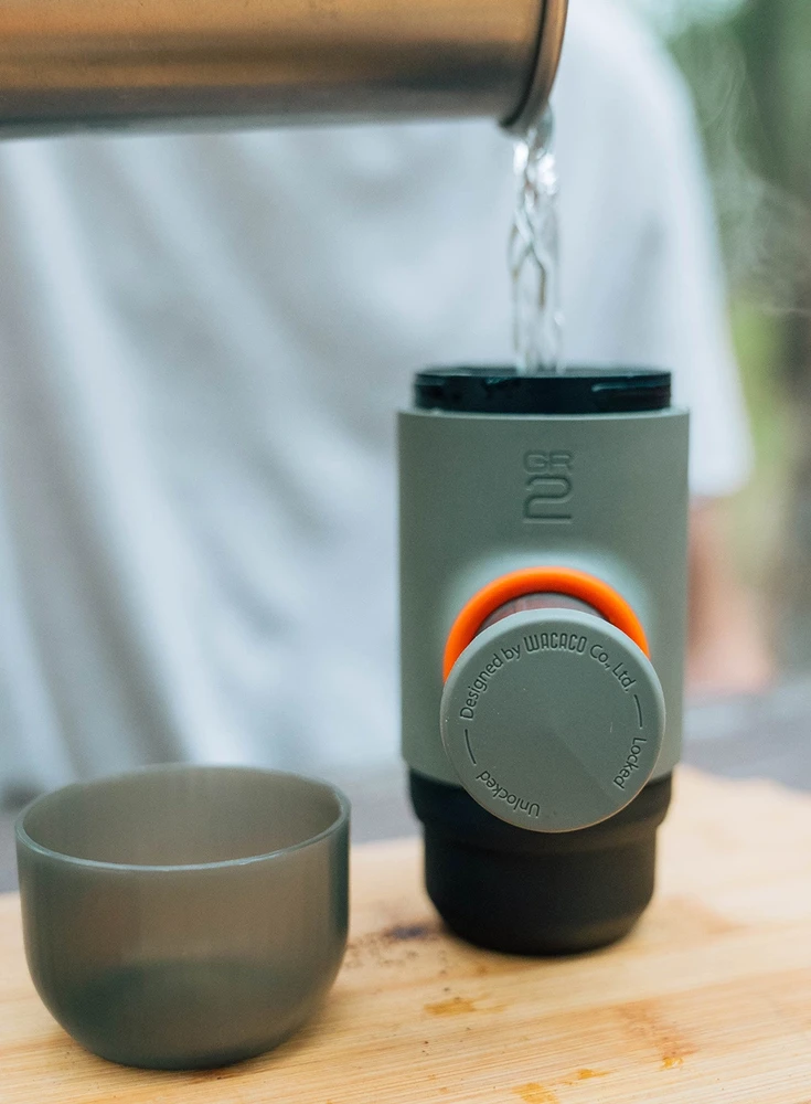 Wacaco Minipresso GR2 nešiojamas espresso aparatas maltai kavai, alyvuogių spalvos