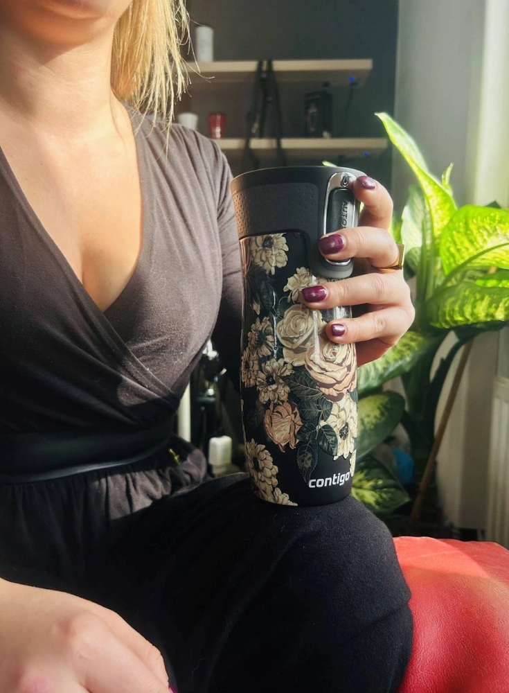 Termo puodelis Contigo West Loop 2.0 470 ml „Glamour Gėlės – Juodas”
