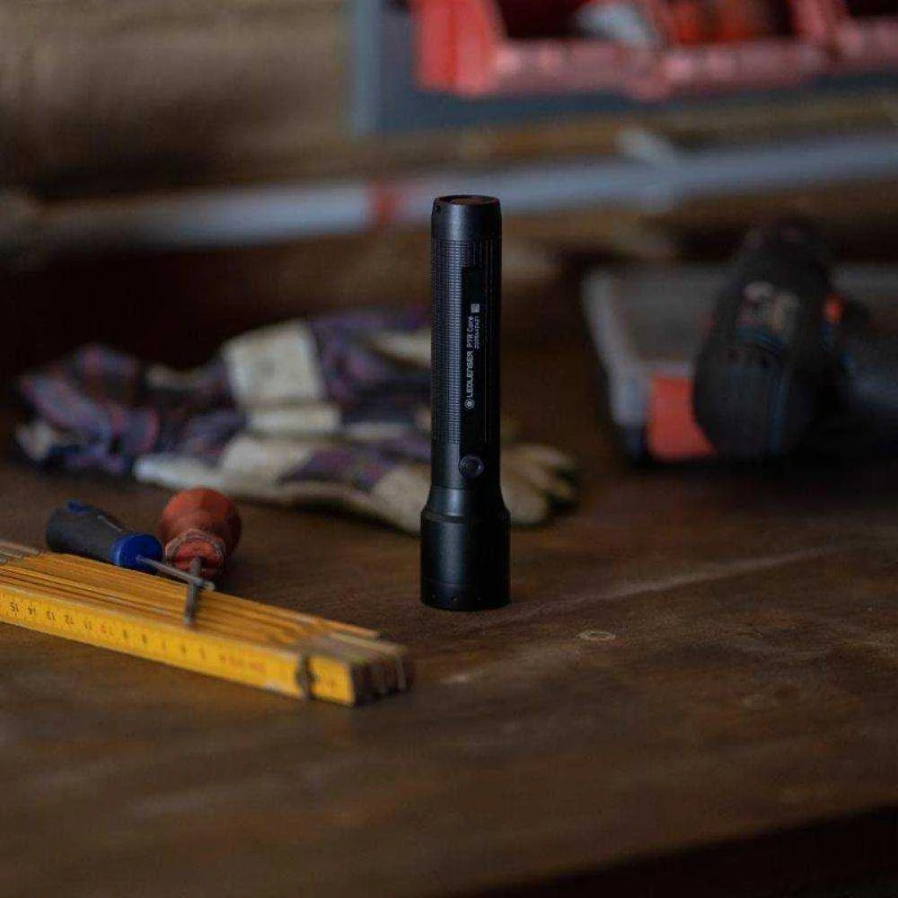LED Lenser Žibintuvėlis LEDLENSER P7R Core 502181