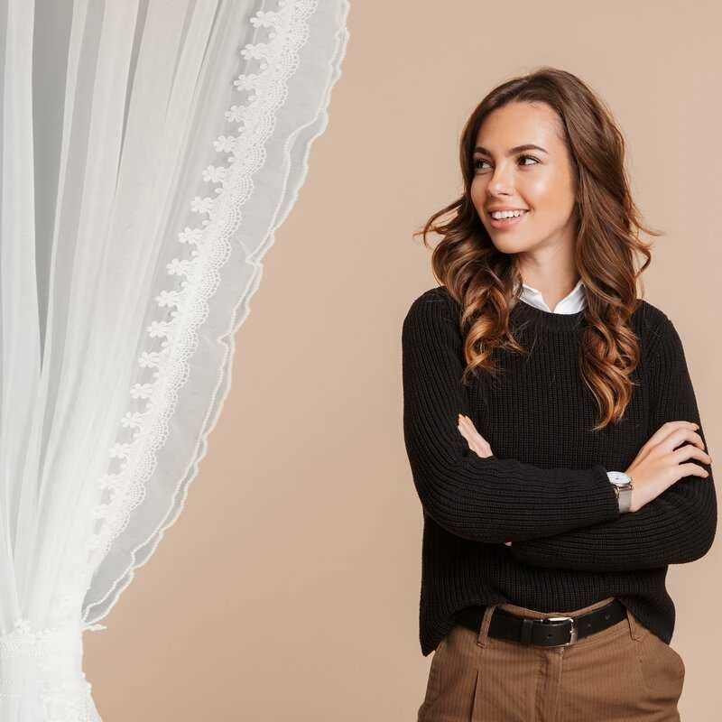 Eurofirany Balta poliesterio užuolaida, 140x270 cm, paruošta kabinimui su apsiuvu ir laikikliu, šviesą sklaidanti tekstūra, moderniam ir klasikiniam interjerui, dieninė užuolaida svetainei