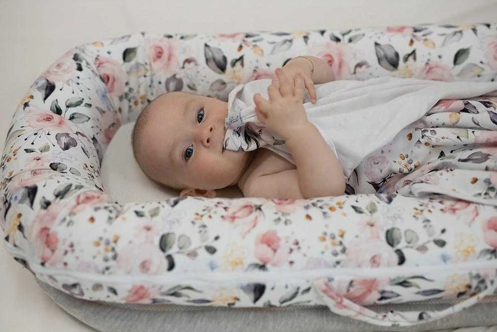 Baby Matex Kūdikio lizdelis „Rožės 09“ „DeLux“ kokoninis čiužinio spaudimą mažinantis įklotas
