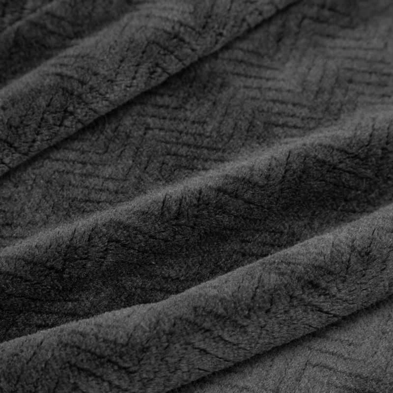 Eurofirany DESIGN 91 CINDY5 Minkštas ir švelnus pledas su įspaustu eglutės raštu, 150X200 cm, spalva: juoda