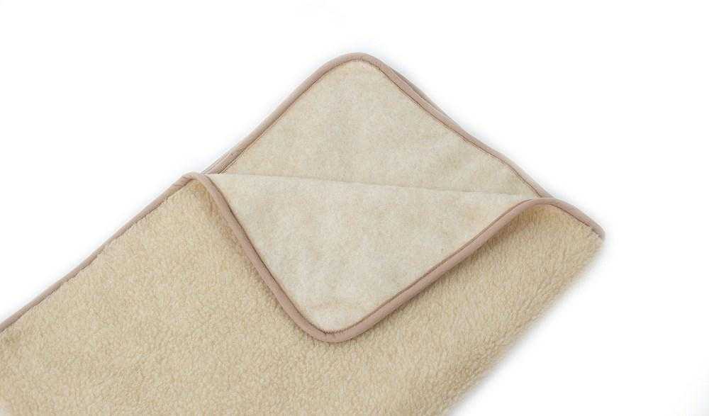 Merino vilnos pledas vaikams, 100% natūrali vilna, 480 g/m², smėlio spalva, kapučino apvadas, lovelės ir žaidimų kilimėlis, šildantis ir reabilitacinis užklotas, minkštas vilnonis apklotas