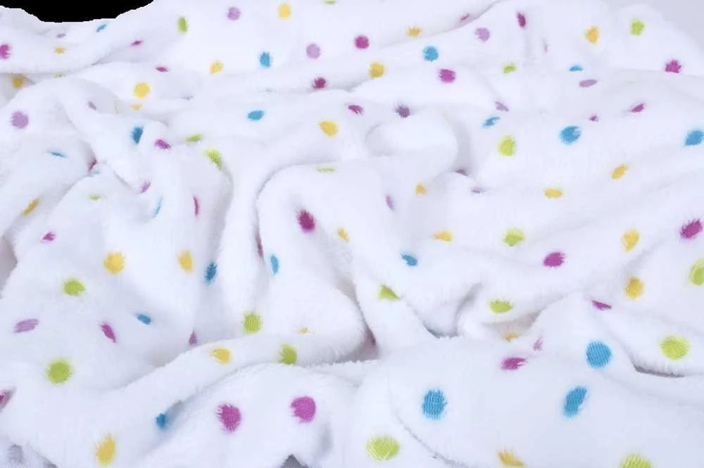 Milly antklodė margais taškeliais iš arti