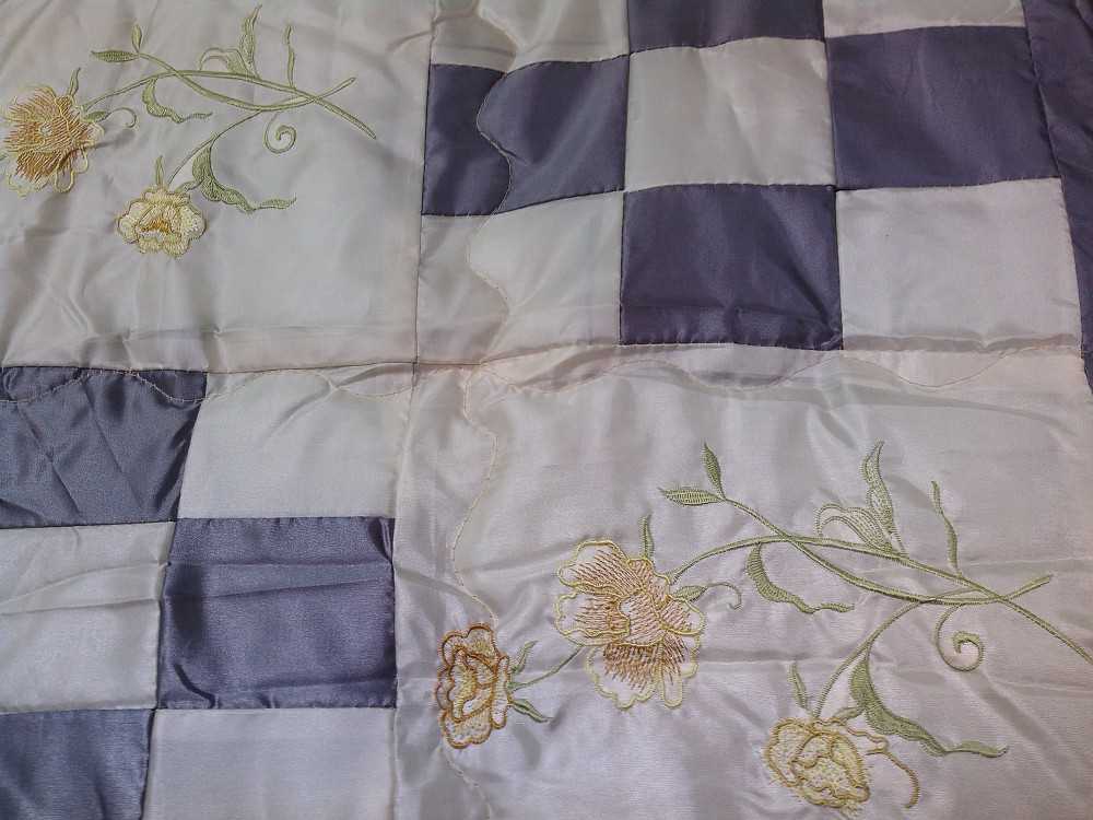 Patalynės komplektas Dekoratyvinis lovatiesės komplektas 220x240 cm su 2 pagalvių užvalkalais 50x60 cm, plieno ir kreminės spalvos raštas 1033, poliesterio lovos užtiesalas, miegamojo tekstilė