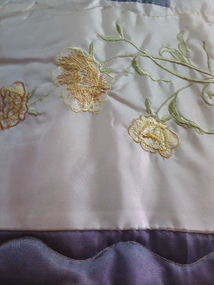 Patalynės komplektas Dekoratyvinis lovatiesės komplektas 220x240 cm su 2 pagalvių užvalkalais 50x60 cm, plieno ir kreminės spalvos raštas 1033, poliesterio lovos užtiesalas, miegamojo tekstilė