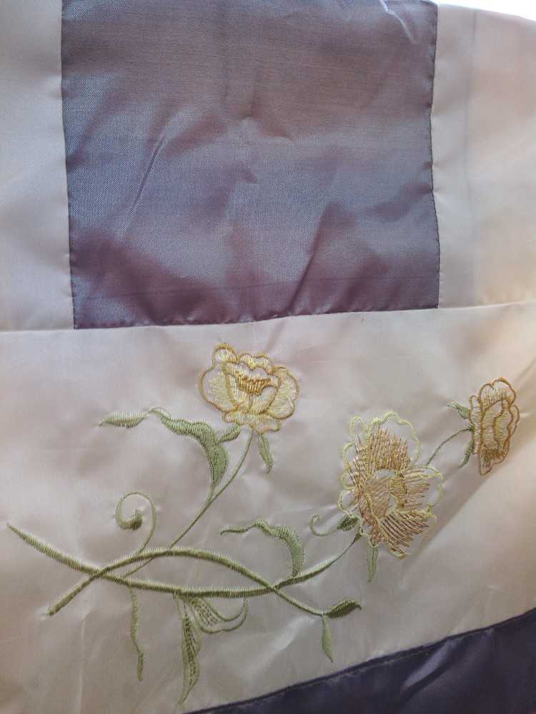 Patalynės komplektas Dekoratyvinis lovatiesės komplektas 220x240 cm su 2 pagalvių užvalkalais 50x60 cm, plieno ir kreminės spalvos raštas 1033, poliesterio lovos užtiesalas, miegamojo tekstilė
