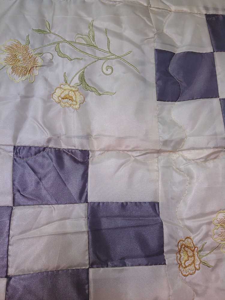 Patalynės komplektas Dekoratyvinis lovatiesės komplektas 220x240 cm su 2 pagalvių užvalkalais 50x60 cm, plieno ir kreminės spalvos raštas 1033, poliesterio lovos užtiesalas, miegamojo tekstilė