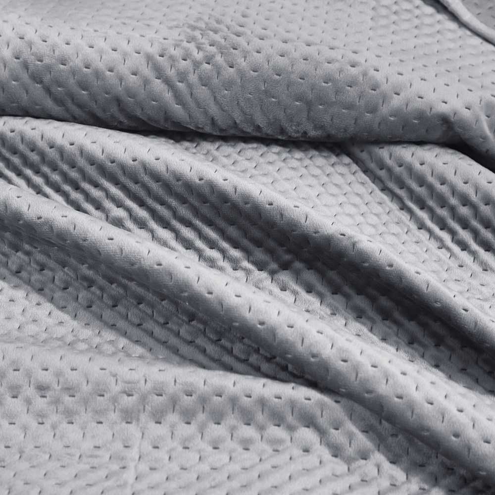 Pilka geometrinė aksominė lovatiesė, 240x260 cm, karšto spaudimo dygsniuotas lovos užtiesalas, modernus kryžminis raštas, minkštas mikropluošto pagrindas, sofos užklotas, namų tekstilė