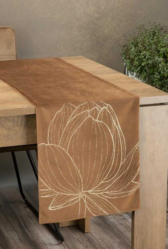 Eurofirany BLINK / 12 Aksominis stalo takelis su dideliu lotoso žiedo raštu, 35X140 cm, spalva: ruda
