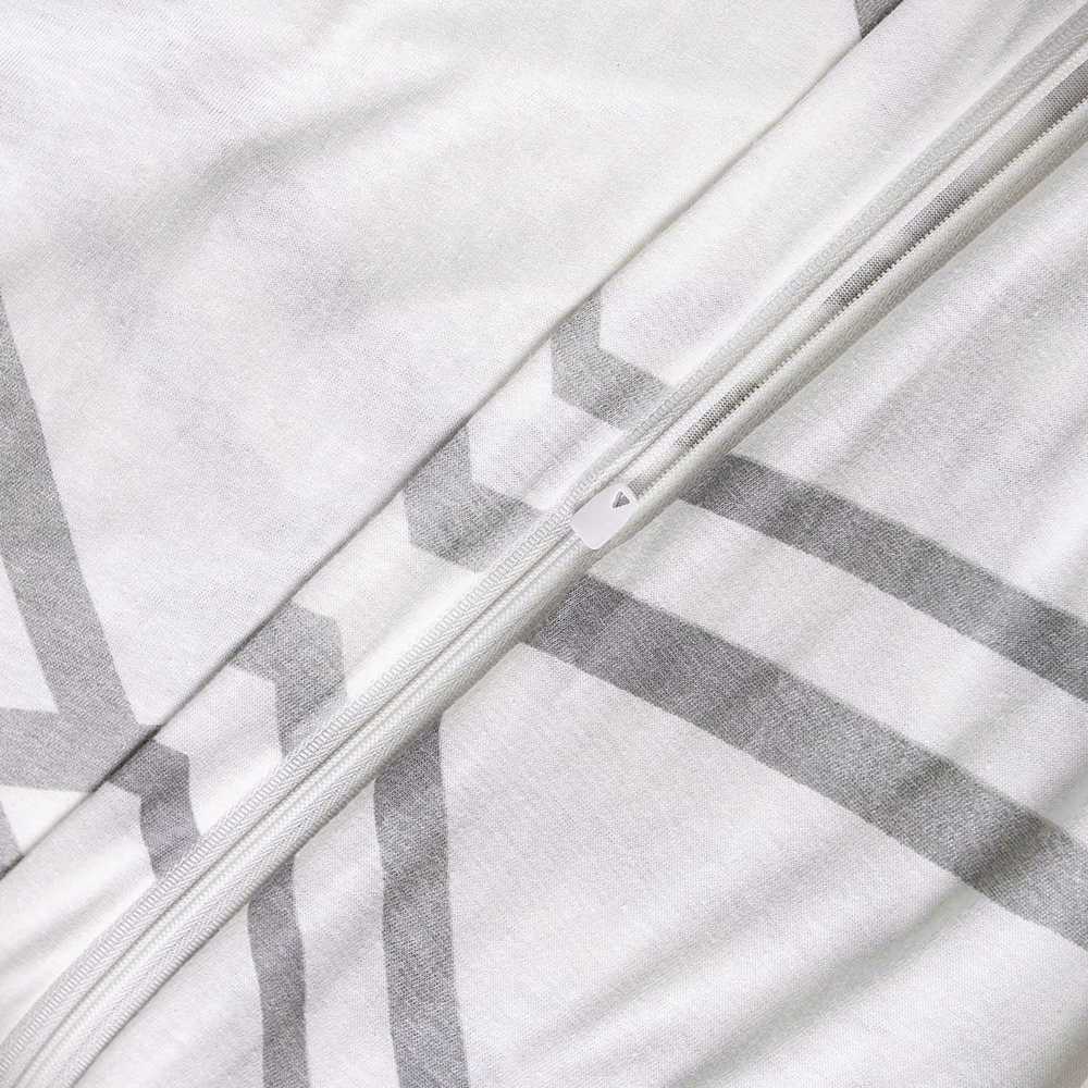 Medvilnės džersio patalynės komplektas, geometrinis baltas ir pilkas raštas, 160x200 cm antklodės užvalkalas su pagalvėmis, Oeko-Tex sertifikatas, minkšta patalynė miegamajam