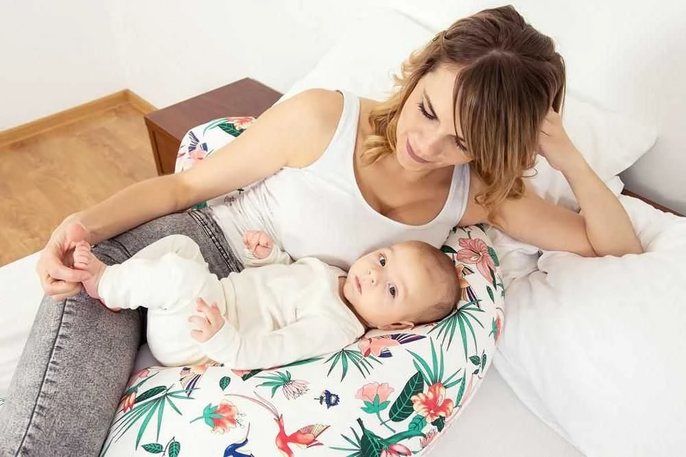 Baby Matex Mėnulio padėties nustatymo pagalvė kruasanas Botanika lapai žiedai balta ilgis 260 spalva 5 maitinimui nėštumo poilsiui