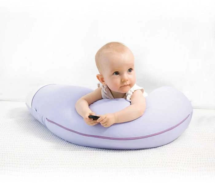 Baby Matex žindymo pagalvė su gulinčiu kūdikiu
